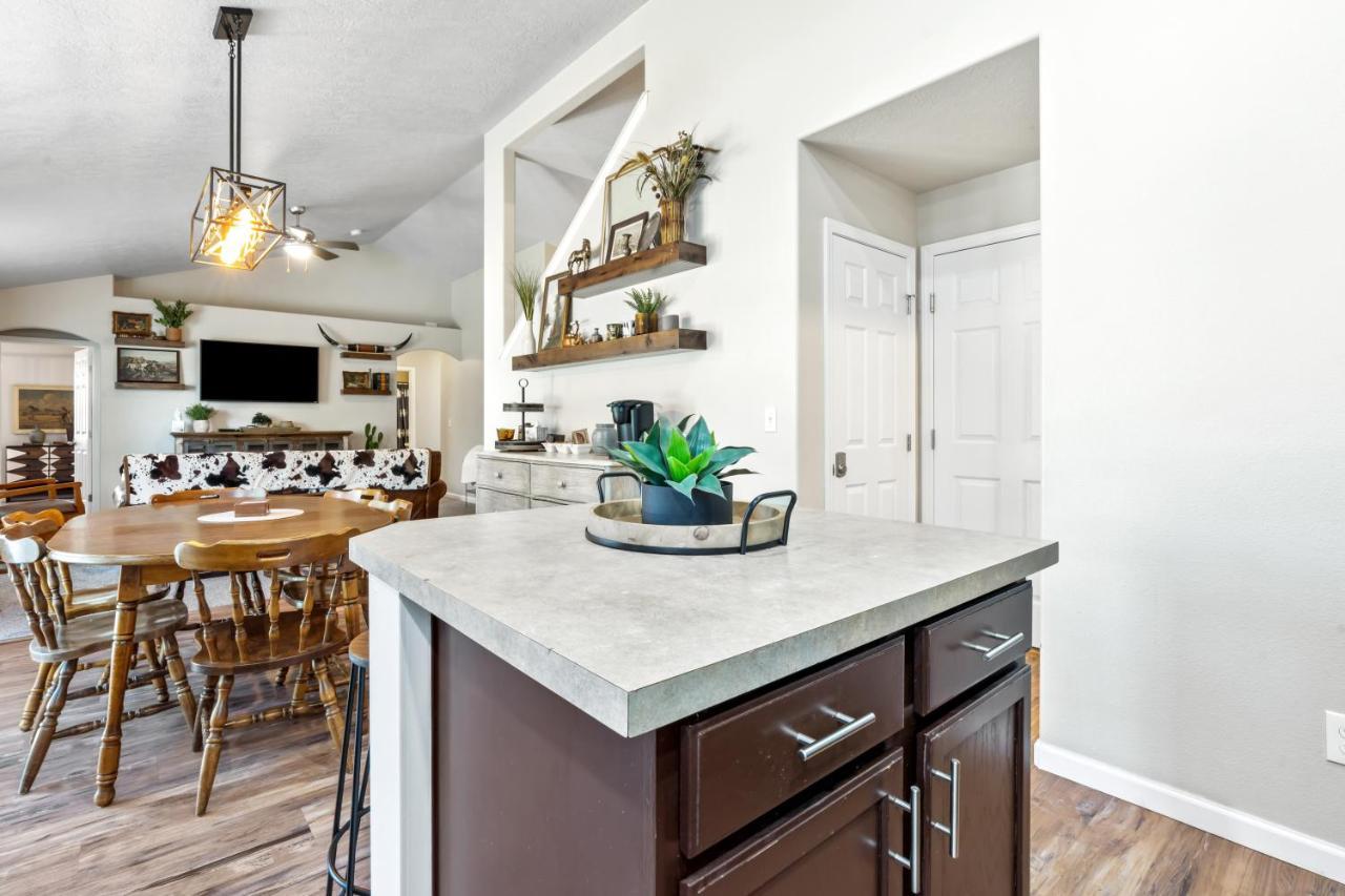 Southwestern Style 4 Bedroom Nampa Home Sleeps 16! Exterior photo