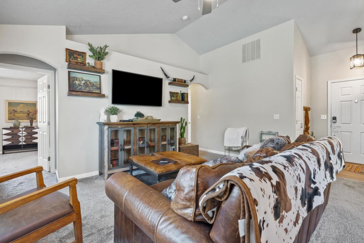 Southwestern Style 4 Bedroom Nampa Home Sleeps 16! Exterior photo